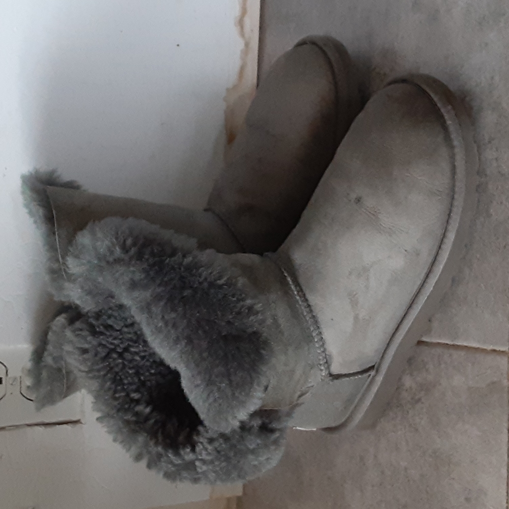 UGG  boots  size  6 women